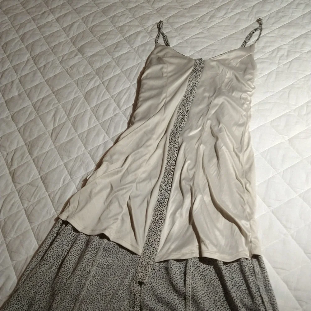 Sienna Sky midi dress - Picture 10 of 13